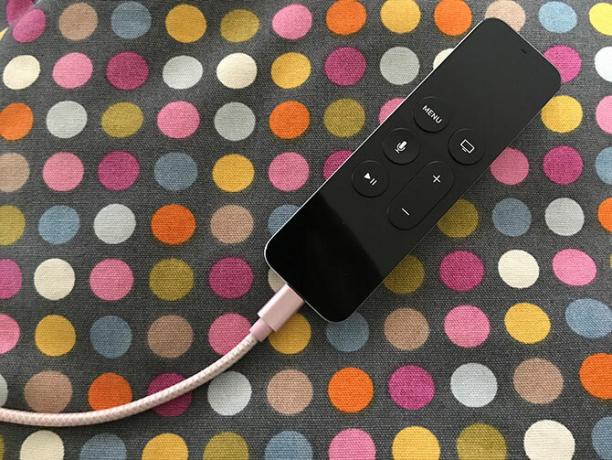 Hoe u uw Apple TV Apple TV oplaadafstandsbediening instelt en gebruikt