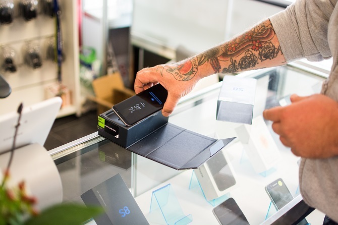 smartphone verkopen in de winkel