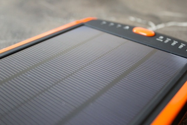 Poweradd Apollo Pro 23.000 mAh Solar Battery and Charger Review en Giveaway poweradd Apollo Pro 23000 Solar Battery Pack Review 8