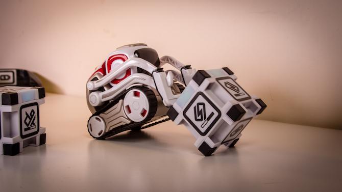 Deze speelgoedrobot heeft een eigen leven: Anki Cozmo Review Cozmo 15