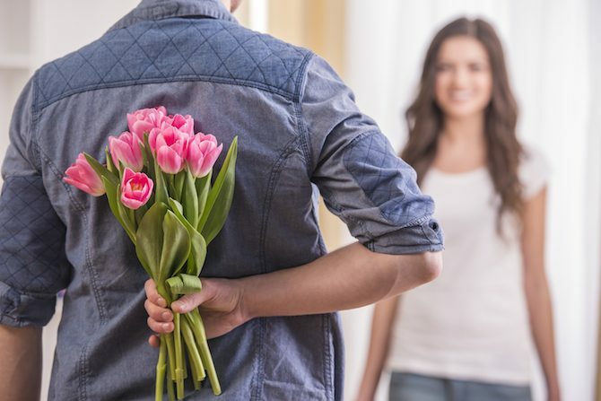 cadeau bloemen jonge man