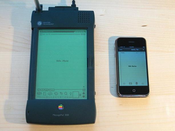 640px-Apple_Newton_en_iPhone