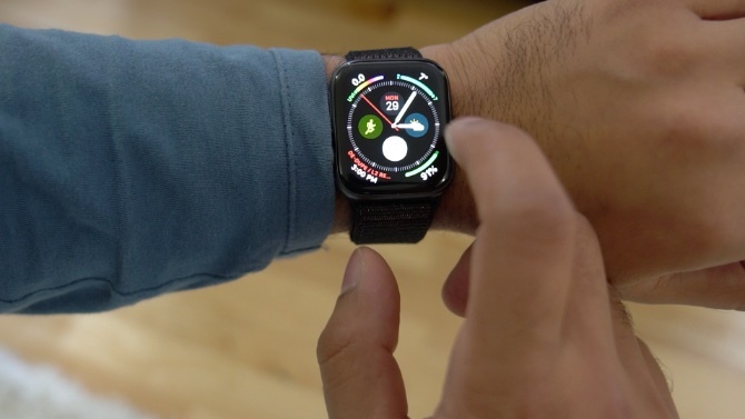 Apple Watch Series 4: The Undisputed King of Smartwatches Front Usage 670