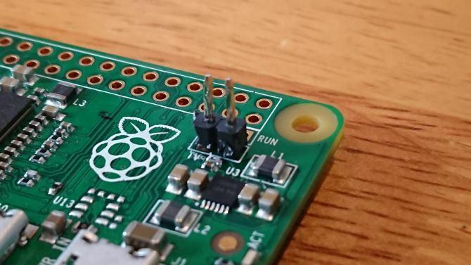 Raspberry Pi Zero met DIY-pin-header voor composiet video