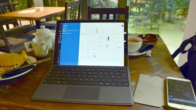 Eén tablet om ze allemaal te regeren: de Microsoft Surface Pro 2017 Review muo productreviews surfacepro2017 cafe