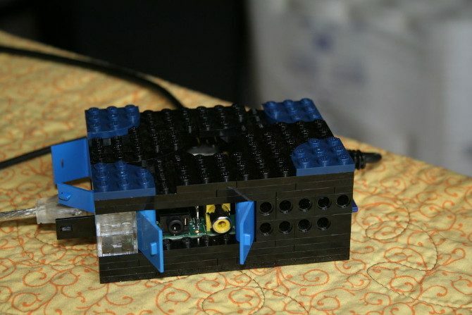 18 Interessante DIY Raspberry Pi Case-ideeën Darrennie Pi Lego 670 670x447