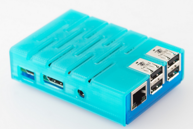 18 Interessante DIY Raspberry Pi Case Ideas walter pi case blauw 670x449