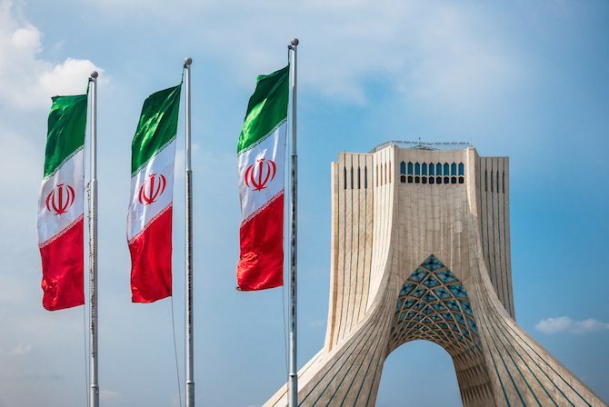 Uw gids voor het internationale web Iran vlag 670x448