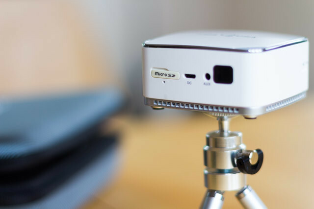 iDea Pico Projector Review - poorten