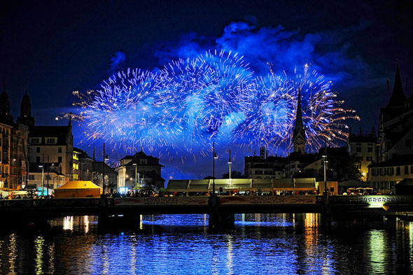 Hoe een vuurwerk blauw te fotograferen