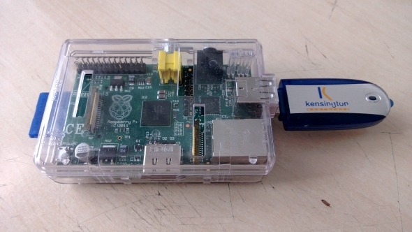 5 manieren om gegevens te kopiëren van een Raspberry Pi naar een pc muo rpi usb-stick