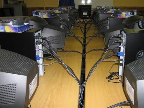 LAN Party Tips: hoe u een geweldige LAN Party-desksetup organiseert