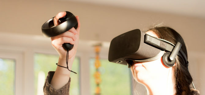 Oculus Touch VR-controllers Bekijk Oculus Touch-controllers met 670x312