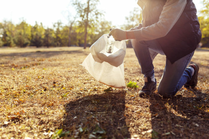 Maak reizen betaalbaarder door geld te verdienen tijdens uw reis shutterstock 325756724 670x447