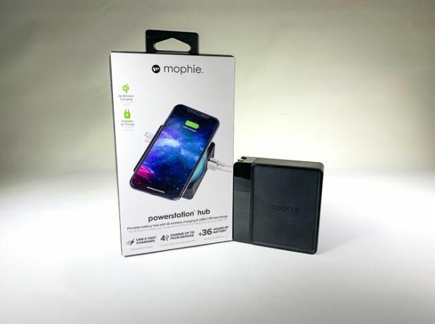 Mophie Powerstation Hub naast de doos