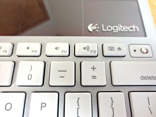 logitech zonne-toetsenbord review