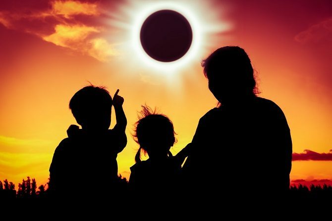 Hoe de Amerikaanse zonsverduistering online gratis te bekijken Eclipse 670x446