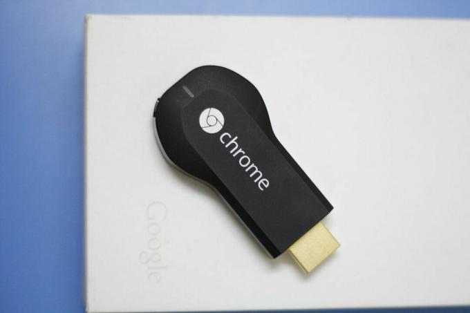 Google Chromecast-dongle op tafel